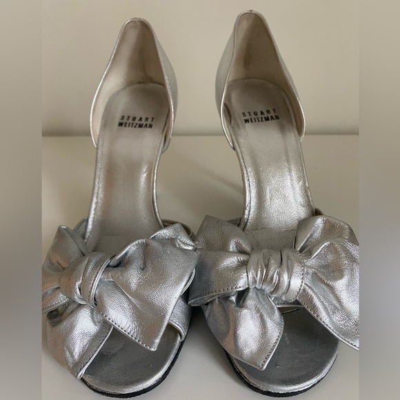 Stuart Weitzman silver open toe heels with bow - Picture 4 of 6
